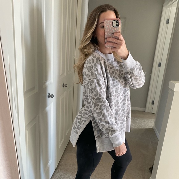 Leopard aerie split side sweater - Picture 3 of 4